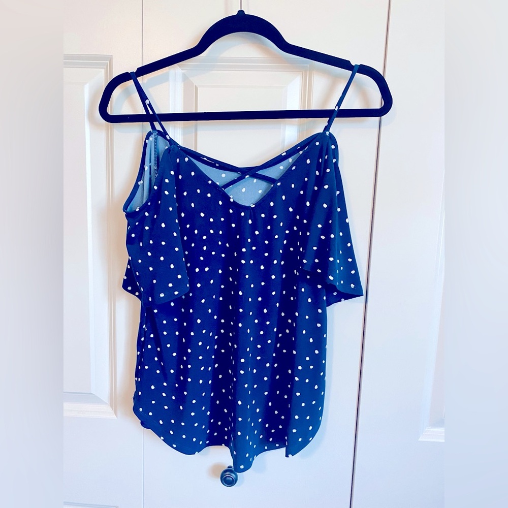 PEEKABOO SHOULDER TOP - Picture 4 of 5